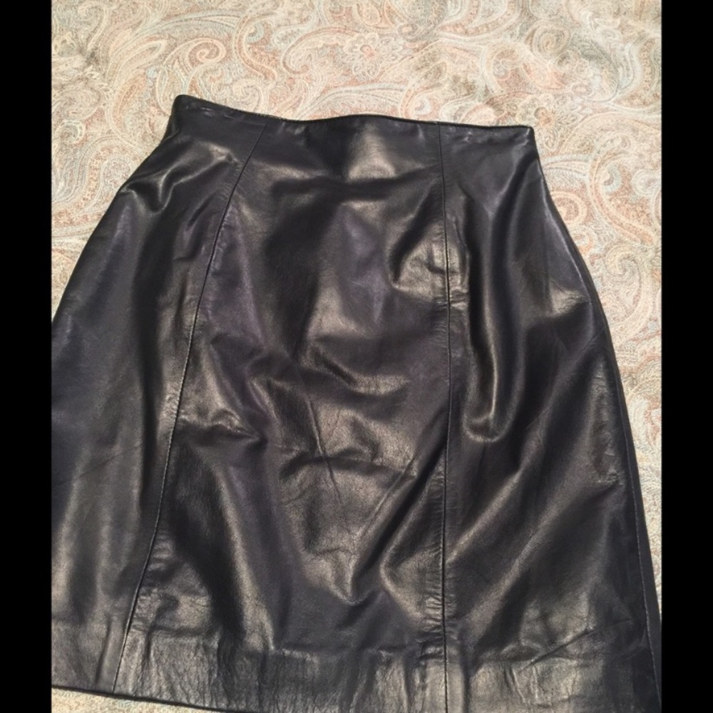 Tannery West Black genuine leather high waisted mini skirt lined. Size 4 - Picture 2 of 6